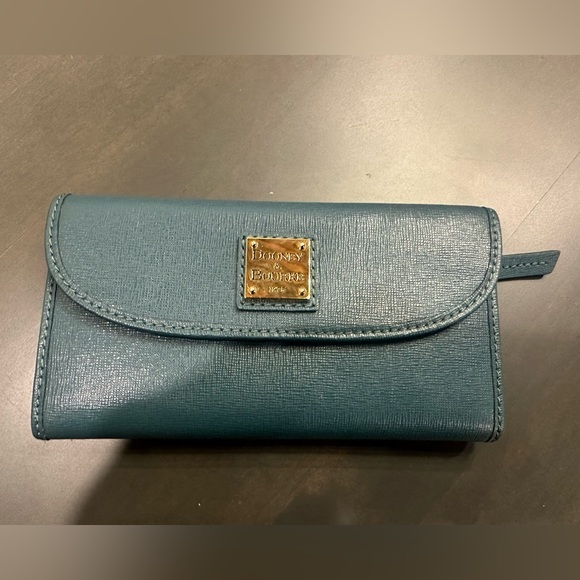 Dooney & Bourke Handbags - Dooney & Bourke Green Continental Clutch